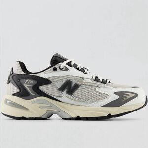 New Balance Women's Sneakers - Black and White